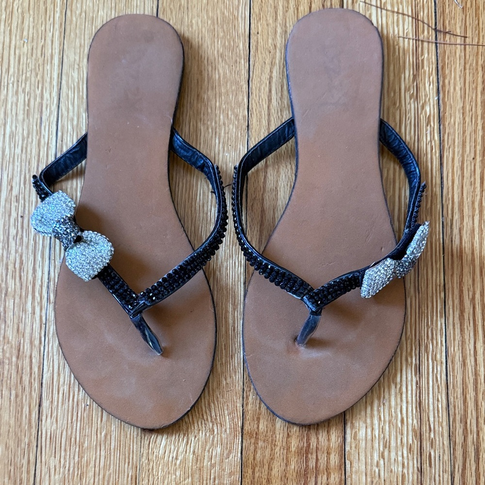 Dizzy Black Sandals with Silver Bow